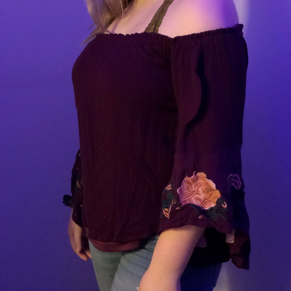 Off shoulder light shirt